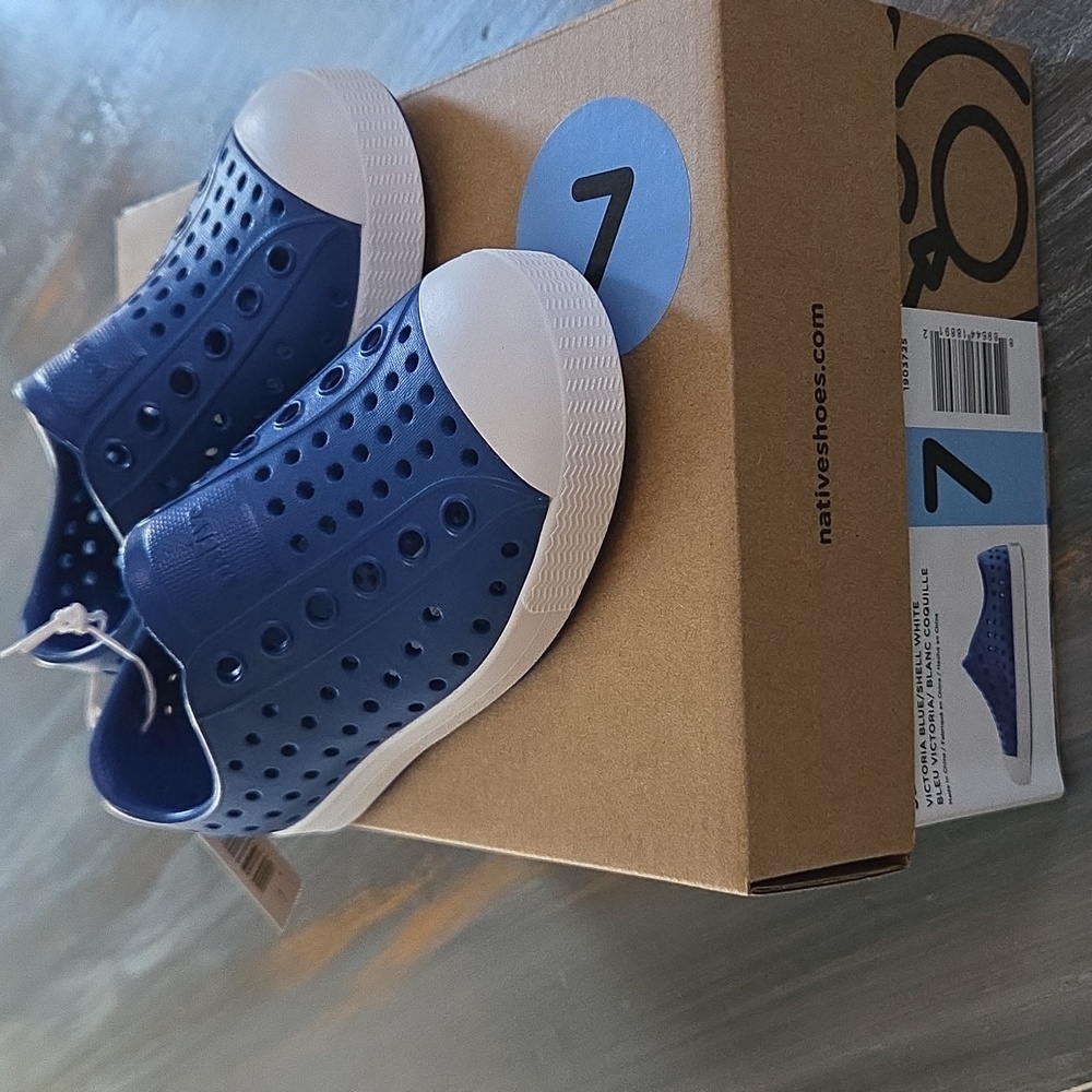 Native Size 7 Kids NEW In Box Sneakers Navy‎ and White